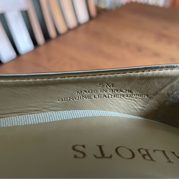 Talbots Gold Metallic Leather Pumps Size 5 - Picture 8 of 8